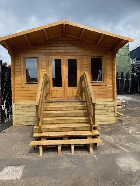 The Wooden Lodge No 1 At The Baltic Cains Brewery リヴァプール エクステリア 写真